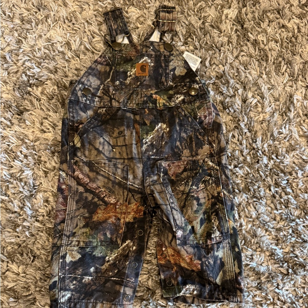 Camo carhartt bibs! Only worn 2x!